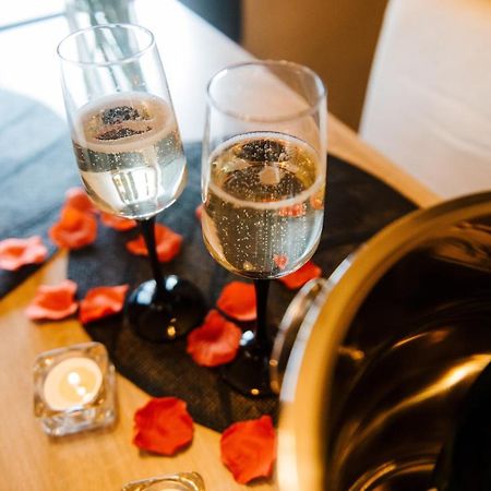 La Suite Romantique Avec Jacuzzi Au Coeur De פרפיניין מראה חיצוני תמונה