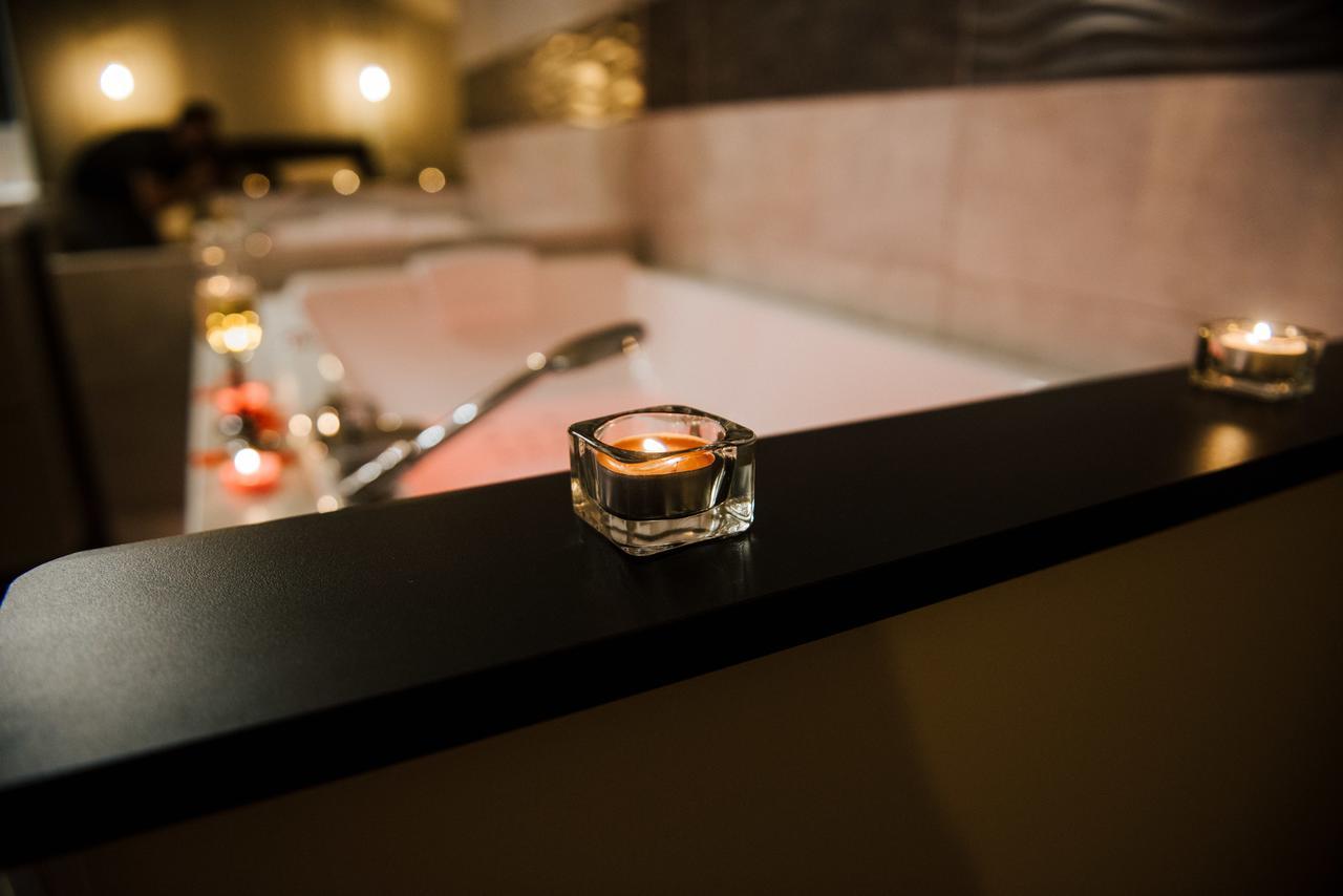 La Suite Romantique Avec Jacuzzi Au Coeur De פרפיניין מראה חיצוני תמונה