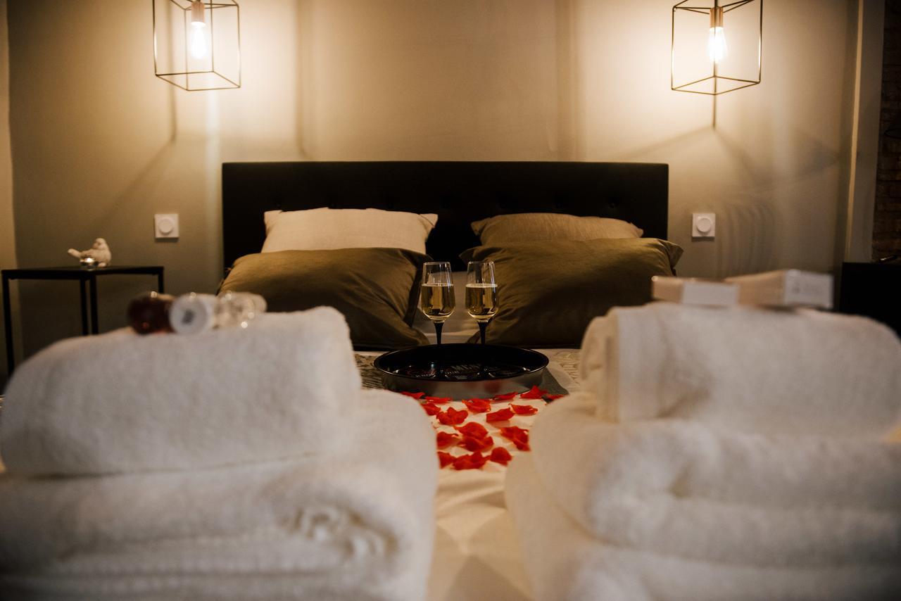 La Suite Romantique Avec Jacuzzi Au Coeur De פרפיניין מראה חיצוני תמונה