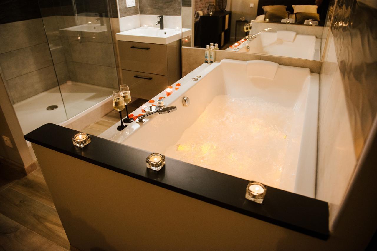 La Suite Romantique Avec Jacuzzi Au Coeur De פרפיניין מראה חיצוני תמונה