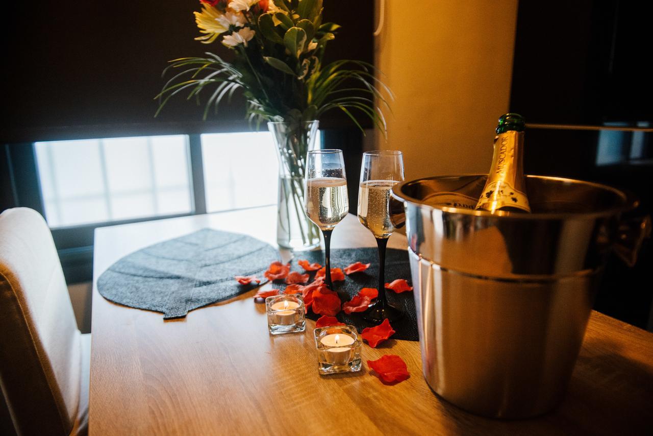 La Suite Romantique Avec Jacuzzi Au Coeur De פרפיניין מראה חיצוני תמונה